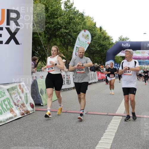 06.09.2026 - CURREX Alsterlauf Yannick Fuchs http://msf.ph/oto/10199700 06.09.2026 10:07:39 Ziel 2176, 2430, 2524, 3012, 3419, 3927, 4208, 4561, 5261, 5633, 5634, 6147, 6265 meine-sportfotos.de