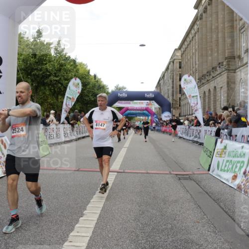 06.09.2026 - CURREX Alsterlauf Yannick Fuchs http://msf.ph/oto/10199706 06.09.2026 10:07:41 Ziel 2176, 2430, 2524, 3012, 3576, 3705, 3706, 4208, 4473, 4561, 5261, 5338, 5633, 6147 meine-sportfotos.de