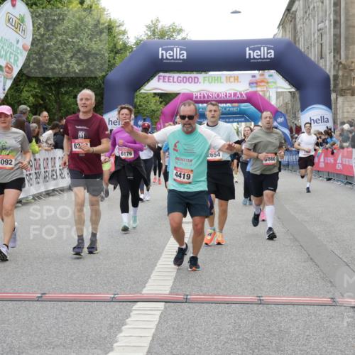 06.09.2026 - CURREX Alsterlauf Yannick Fuchs http://msf.ph/oto/10199853 06.09.2026 10:07:48 Ziel 1316, 2123, 2387, 2430, 2654, 3092, 3576, 3705, 3706, 3722, 3723, 4419, 4473, 5338, 5587, 5791, 5860, 6044, 6176, 6223, 6382 meine-sportfotos.de