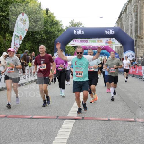 06.09.2026 - CURREX Alsterlauf Yannick Fuchs http://msf.ph/oto/10199865 06.09.2026 10:07:49 Ziel 1316, 2123, 2387, 2430, 2654, 2933, 3092, 3576, 3705, 3706, 3722, 3723, 4419, 4473, 5338, 5587, 5588, 5791, 5860, 6044, 6176, 6223, 6382 meine-sportfotos.de