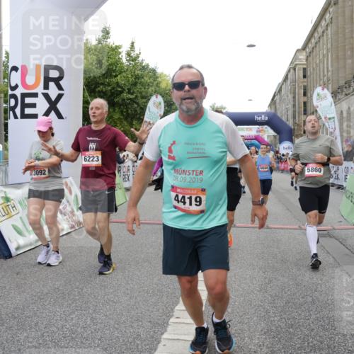 06.09.2026 - CURREX Alsterlauf Yannick Fuchs http://msf.ph/oto/10199928 06.09.2026 10:07:51 Ziel 1316, 2123, 2387, 2654, 2933, 3092, 3576, 3705, 3706, 3722, 3723, 3915, 3932, 4419, 4473, 5324, 5338, 5587, 5588, 5791, 5860, 6044, 6176, 6223, 6382 meine-sportfotos.de