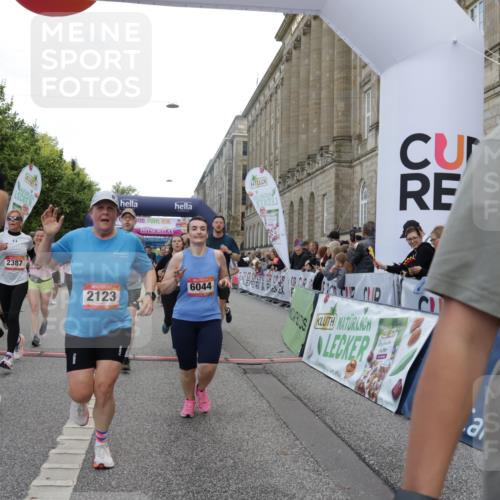 06.09.2026 - CURREX Alsterlauf Yannick Fuchs http://msf.ph/oto/10199985 06.09.2026 10:07:53 Ziel 1316, 2123, 2387, 2654, 2933, 3092, 3296, 3576, 3722, 3723, 3757, 3758, 3915, 3916, 3932, 4419, 5324, 5587, 5588, 5791, 5860, 6044, 6176, 6223, 6382 meine-sportfotos.de