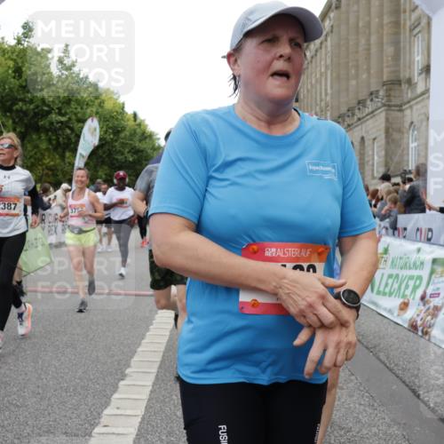 06.09.2026 - CURREX Alsterlauf Yannick Fuchs http://msf.ph/oto/10200007 06.09.2026 10:07:53 Ziel 1316, 2123, 2387, 2654, 2933, 3092, 3296, 3576, 3722, 3723, 3757, 3758, 3915, 3916, 3932, 4419, 5324, 5587, 5588, 5791, 5860, 6044, 6176, 6223, 6382 meine-sportfotos.de