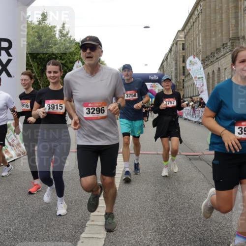 06.09.2026 - CURREX Alsterlauf Yannick Fuchs http://msf.ph/oto/10200141 06.09.2026 10:07:58 Ziel 2123, 2387, 2933, 3296, 3666, 3722, 3723, 3757, 3758, 3915, 3916, 3932, 4159, 5290, 5324, 5587, 5588, 5597, 5791, 5860, 6044, 6168, 6176, 6382 meine-sportfotos.de