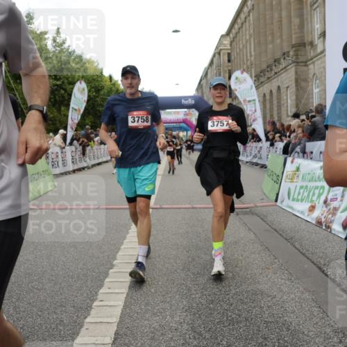 06.09.2026 - CURREX Alsterlauf Yannick Fuchs http://msf.ph/oto/10200161 06.09.2026 10:07:58 Ziel 2123, 2387, 2933, 3296, 3666, 3722, 3723, 3757, 3758, 3915, 3916, 3932, 4159, 5290, 5324, 5587, 5588, 5597, 5791, 5860, 6044, 6168, 6176, 6382 meine-sportfotos.de