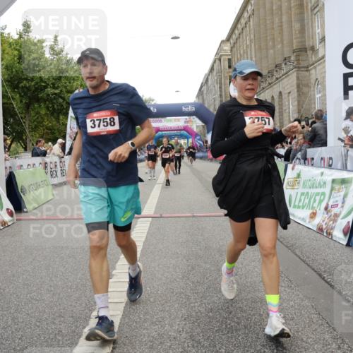 06.09.2026 - CURREX Alsterlauf Yannick Fuchs http://msf.ph/oto/10200169 06.09.2026 10:07:59 Ziel 2123, 2387, 2933, 3296, 3666, 3722, 3723, 3757, 3758, 3915, 3916, 3932, 4159, 5256, 5290, 5324, 5587, 5588, 5597, 5791, 6044, 6168, 6382 meine-sportfotos.de