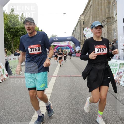 06.09.2026 - CURREX Alsterlauf Yannick Fuchs http://msf.ph/oto/10200177 06.09.2026 10:07:59 Ziel 2123, 2387, 2933, 3296, 3666, 3722, 3723, 3757, 3758, 3915, 3916, 3932, 4159, 5256, 5290, 5324, 5587, 5588, 5597, 5791, 6044, 6168, 6382 meine-sportfotos.de
