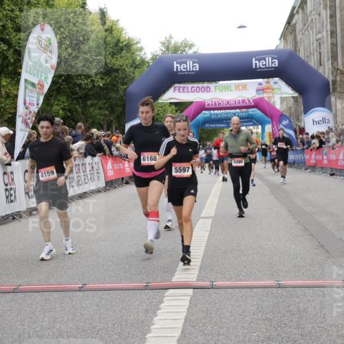 06.09.2026 - CURREX Alsterlauf Yannick Fuchs http://msf.ph/oto/10200211 06.09.2026 10:08:00 Ziel 2387, 2933, 3296, 3666, 3722, 3723, 3757, 3758, 3915, 3916, 3932, 4159, 5256, 5290, 5324, 5587, 5588, 5597, 5791, 6168, 6361, 6382 meine-sportfotos.de