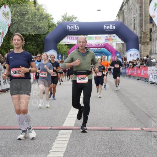 06.09.2026 - CURREX Alsterlauf Yannick Fuchs http://msf.ph/oto/10200338 06.09.2026 10:08:02 Ziel 3296, 3666, 3757, 3758, 3915, 3916, 3932, 4159, 4841, 5049, 5256, 5290, 5324, 5597, 6168, 6361, 6395 meine-sportfotos.de