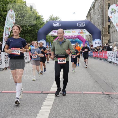 06.09.2026 - CURREX Alsterlauf Yannick Fuchs http://msf.ph/oto/10200355 06.09.2026 10:08:02 Ziel 3296, 3666, 3757, 3758, 3915, 3916, 3932, 4159, 4841, 5049, 5256, 5290, 5324, 5597, 6168, 6361, 6395 meine-sportfotos.de
