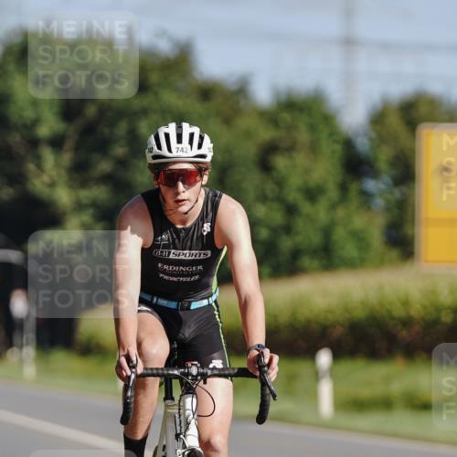 06.09.2026 - 20. Norderstedt Triathlon Michael Burmester http://msf.ph/oto/10200374 06.09.2026 10:35:13 Radfahren 729, 742 meine-sportfotos.de