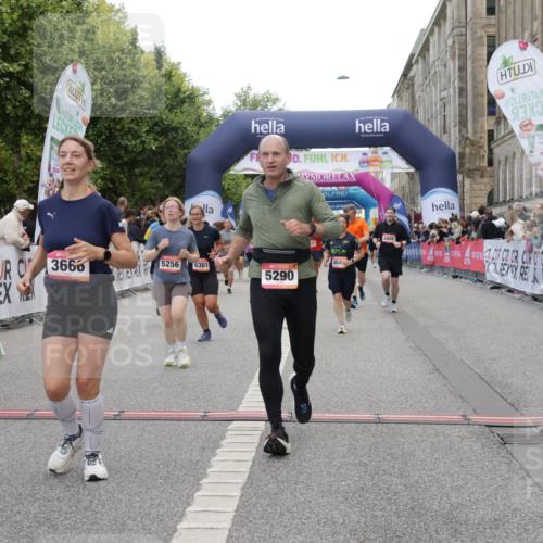 06.09.2026 - CURREX Alsterlauf Yannick Fuchs http://msf.ph/oto/10200376 06.09.2026 10:08:03 Ziel 3296, 3298, 3666, 3757, 3758, 3915, 3916, 3932, 4159, 4841, 5049, 5256, 5290, 5324, 5597, 6168, 6361, 6395 meine-sportfotos.de