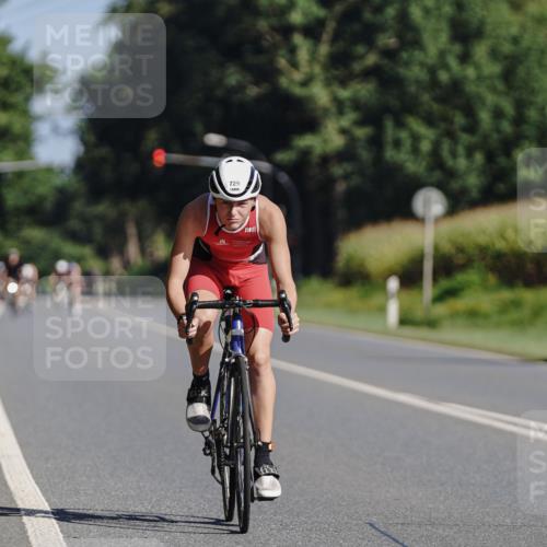 06.09.2026 - 20. Norderstedt Triathlon Michael Burmester http://msf.ph/oto/10200385 06.09.2026 10:35:15 Radfahren 729, 742 meine-sportfotos.de