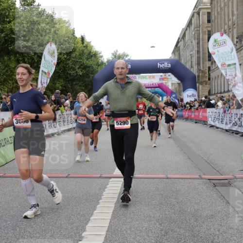 06.09.2026 - CURREX Alsterlauf Yannick Fuchs http://msf.ph/oto/10200416 06.09.2026 10:08:03 Ziel 3296, 3298, 3666, 3757, 3758, 3915, 3916, 3932, 4159, 4841, 5049, 5256, 5290, 5324, 5597, 6168, 6361, 6395 meine-sportfotos.de