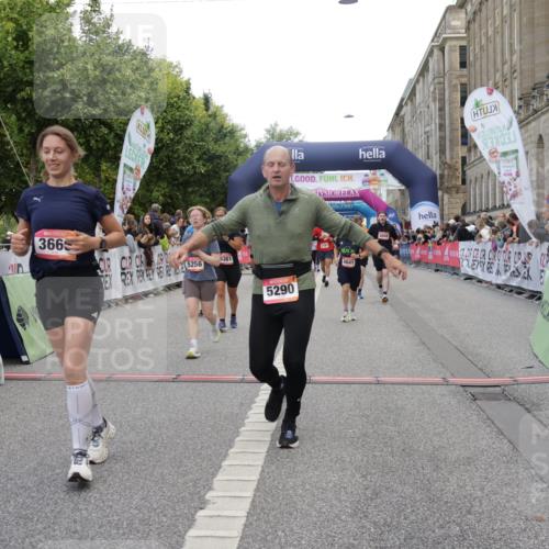 06.09.2026 - CURREX Alsterlauf Yannick Fuchs http://msf.ph/oto/10200436 06.09.2026 10:08:03 Ziel 3296, 3298, 3666, 3757, 3758, 3915, 3916, 3932, 4159, 4841, 5049, 5256, 5290, 5324, 5597, 6168, 6361, 6395 meine-sportfotos.de