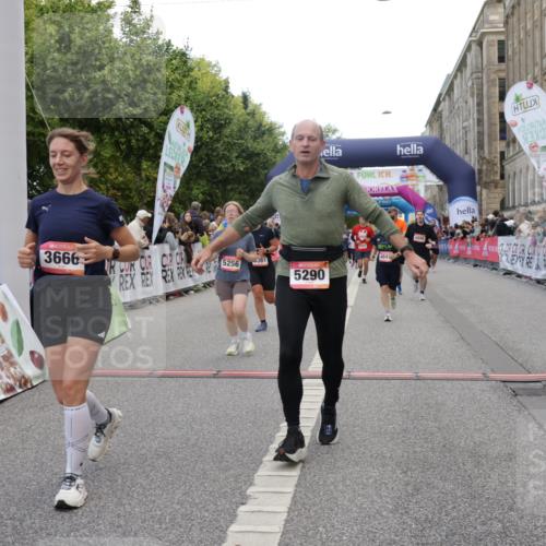 06.09.2026 - CURREX Alsterlauf Yannick Fuchs http://msf.ph/oto/10200459 06.09.2026 10:08:03 Ziel 3296, 3298, 3666, 3757, 3758, 3915, 3916, 3932, 4159, 4841, 5049, 5256, 5290, 5324, 5597, 6168, 6361, 6395 meine-sportfotos.de