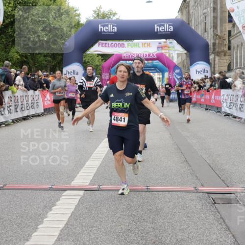 06.09.2026 - CURREX Alsterlauf Yannick Fuchs http://msf.ph/oto/10200575 06.09.2026 10:08:05 Ziel 2390, 2407, 3192, 3193, 3194, 3298, 3666, 4159, 4292, 4727, 4841, 5049, 5256, 5290, 5597, 6168, 6361, 6395 meine-sportfotos.de