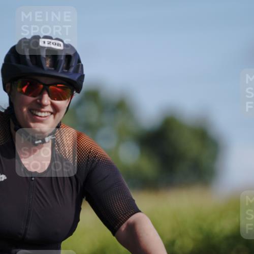 06.09.2026 - 20. Norderstedt Triathlon Michael Burmester http://msf.ph/oto/10200721 06.09.2026 10:36:12 Radfahren 1208 meine-sportfotos.de