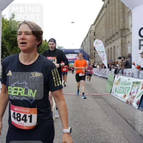 06.09.2026 - CURREX Alsterlauf Yannick Fuchs http://msf.ph/oto/10200899 06.09.2026 10:08:08 Ziel 2363, 2390, 2407, 2785, 3192, 3193, 3194, 3298, 3666, 4159, 4292, 4727, 4841, 5049, 5256, 5290, 5597, 6168, 6361, 6395 meine-sportfotos.de