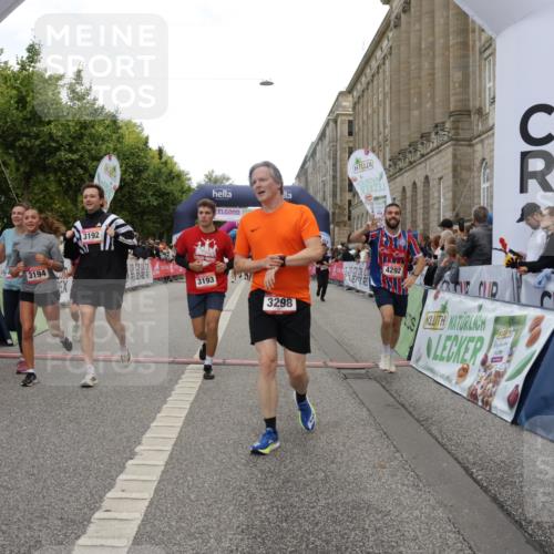 06.09.2026 - CURREX Alsterlauf Yannick Fuchs http://msf.ph/oto/10201013 06.09.2026 10:08:09 Ziel 2363, 2390, 2407, 2785, 3192, 3193, 3194, 3298, 3666, 4292, 4727, 4841, 5049, 5256, 5290, 5507, 6361, 6395 meine-sportfotos.de