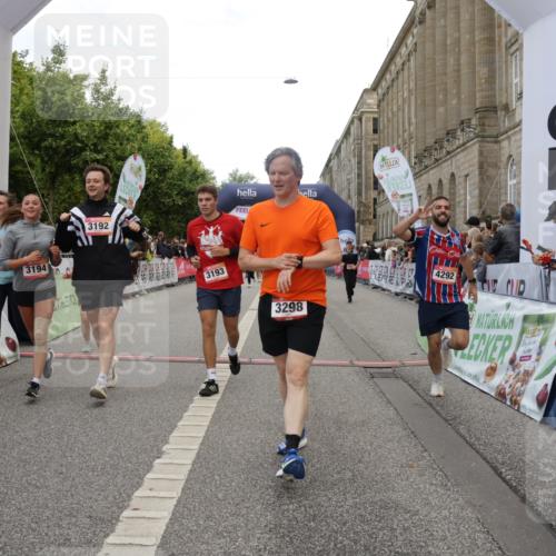 06.09.2026 - CURREX Alsterlauf Yannick Fuchs http://msf.ph/oto/10201058 06.09.2026 10:08:10 Ziel 2363, 2390, 2407, 2785, 3192, 3193, 3194, 3298, 4292, 4727, 4841, 5049, 5256, 5290, 5507, 6361, 6395 meine-sportfotos.de