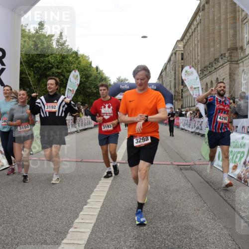 06.09.2026 - CURREX Alsterlauf Yannick Fuchs http://msf.ph/oto/10201079 06.09.2026 10:08:10 Ziel 2363, 2390, 2407, 2785, 3192, 3193, 3194, 3298, 4292, 4727, 4841, 5049, 5256, 5290, 5507, 6361, 6395 meine-sportfotos.de
