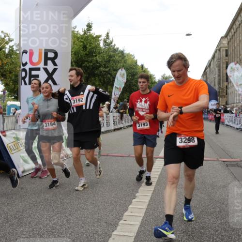 06.09.2026 - CURREX Alsterlauf Yannick Fuchs http://msf.ph/oto/10201106 06.09.2026 10:08:10 Ziel 2363, 2390, 2407, 2785, 3192, 3193, 3194, 3298, 4292, 4727, 4841, 5049, 5256, 5290, 5507, 6361, 6395 meine-sportfotos.de