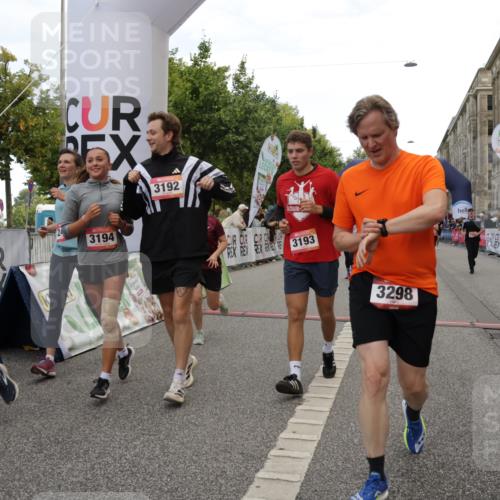 06.09.2026 - CURREX Alsterlauf Yannick Fuchs http://msf.ph/oto/10201143 06.09.2026 10:08:10 Ziel 2363, 2390, 2407, 2785, 3192, 3193, 3194, 3298, 4292, 4727, 4841, 5049, 5256, 5290, 5507, 6361, 6395 meine-sportfotos.de