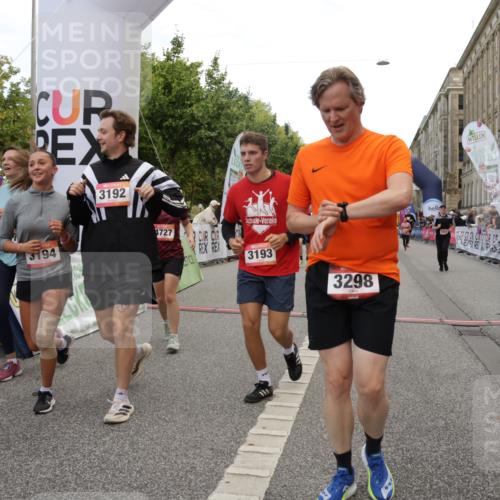 06.09.2026 - CURREX Alsterlauf Yannick Fuchs http://msf.ph/oto/10201161 06.09.2026 10:08:11 Ziel 2363, 2390, 2407, 2785, 3192, 3193, 3194, 3298, 3933, 4292, 4590, 4727, 4841, 5049, 5256, 5507, 6361, 6395 meine-sportfotos.de