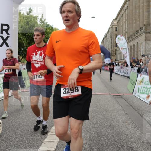 06.09.2026 - CURREX Alsterlauf Yannick Fuchs http://msf.ph/oto/10201203 06.09.2026 10:08:11 Ziel 2363, 2390, 2407, 2785, 3192, 3193, 3194, 3298, 3933, 4292, 4590, 4727, 4841, 5049, 5256, 5507, 6361, 6395 meine-sportfotos.de
