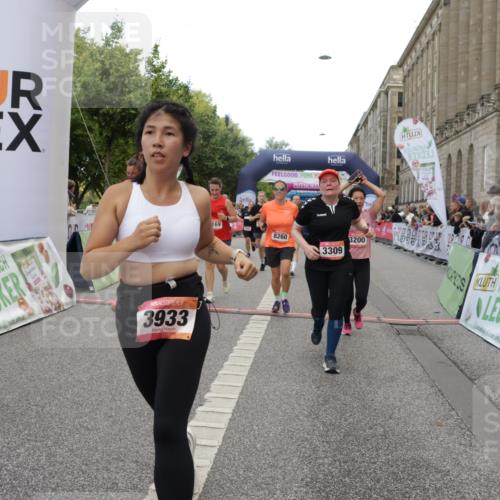 06.09.2026 - CURREX Alsterlauf Yannick Fuchs http://msf.ph/oto/10201821 06.09.2026 10:08:18 Ziel 2363, 2440, 2785, 3200, 3309, 3352, 3933, 4146, 4169, 4247, 4590, 5342, 5502, 5507, 6473, 8045, 8258, 8260, 8297 meine-sportfotos.de