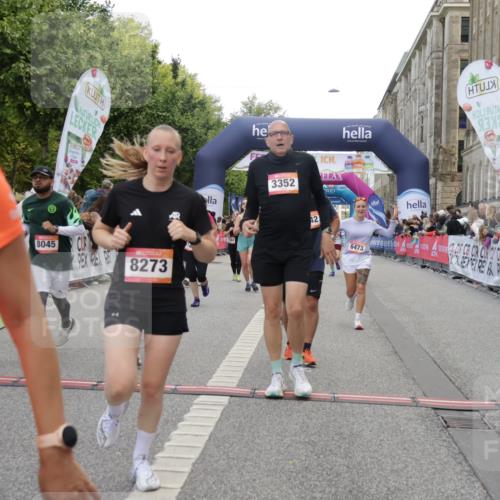06.09.2026 - CURREX Alsterlauf Yannick Fuchs http://msf.ph/oto/10202017 06.09.2026 10:08:20 Ziel 2155, 2363, 2440, 2504, 2785, 3200, 3309, 3352, 3933, 4146, 4169, 4247, 4399, 4447, 4590, 5342, 5502, 5507, 5582, 6473, 8045, 8258, 8260, 8297 meine-sportfotos.de