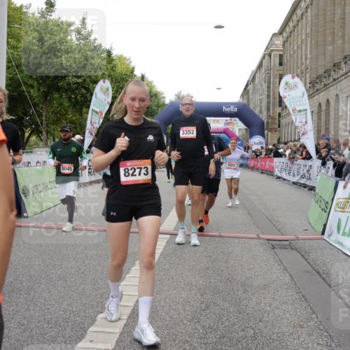 06.09.2026 - CURREX Alsterlauf Yannick Fuchs http://msf.ph/oto/10202086 06.09.2026 10:08:21 Ziel 2080, 2155, 2440, 2504, 3200, 3309, 3352, 3390, 3933, 4146, 4169, 4247, 4399, 4447, 4590, 5342, 5502, 5507, 5582, 6473, 8045, 8258, 8260, 8297 meine-sportfotos.de