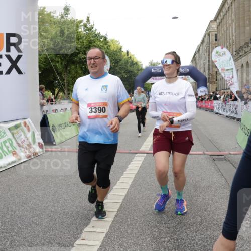 06.09.2026 - CURREX Alsterlauf Yannick Fuchs http://msf.ph/oto/10202526 06.09.2026 10:08:27 Ziel 2035, 2080, 2105, 2155, 2440, 2504, 3093, 3352, 3390, 4146, 4247, 4399, 4447, 4476, 5030, 5342, 5502, 5582, 5854, 6230, 6473, 8045, 8297 meine-sportfotos.de