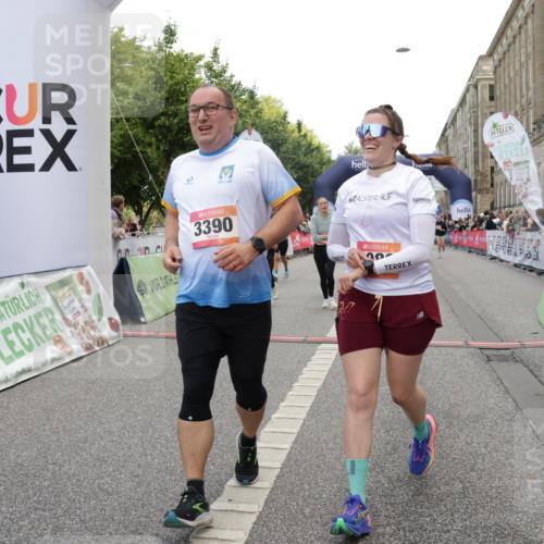 06.09.2026 - CURREX Alsterlauf Yannick Fuchs http://msf.ph/oto/10202554 06.09.2026 10:08:27 Ziel 2035, 2080, 2105, 2155, 2440, 2504, 3093, 3352, 3390, 4146, 4247, 4399, 4447, 4476, 5030, 5342, 5502, 5582, 5854, 6230, 6473, 8045, 8297 meine-sportfotos.de