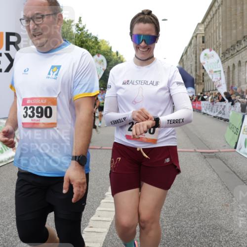 06.09.2026 - CURREX Alsterlauf Yannick Fuchs http://msf.ph/oto/10202639 06.09.2026 10:08:28 Ziel 2035, 2080, 2105, 2155, 2440, 2504, 3093, 3390, 4146, 4247, 4399, 4447, 4476, 5030, 5342, 5502, 5582, 5854, 6230, 6473, 8045, 8297 meine-sportfotos.de