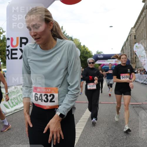 06.09.2026 - CURREX Alsterlauf Yannick Fuchs http://msf.ph/oto/10202894 06.09.2026 10:08:31 Ziel 2035, 2080, 2105, 2155, 2504, 3082, 3093, 3390, 3888, 3889, 4399, 4447, 4476, 4651, 5030, 5140, 5582, 5854, 6230 meine-sportfotos.de