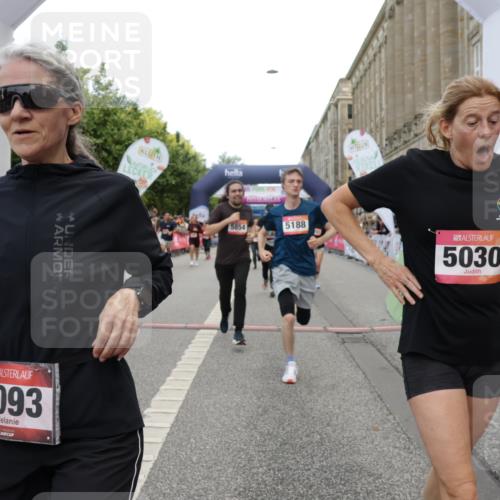 06.09.2026 - CURREX Alsterlauf Yannick Fuchs http://msf.ph/oto/10203049 06.09.2026 10:08:32 Ziel 2035, 2080, 2105, 2491, 2504, 3082, 3093, 3390, 3888, 3889, 4399, 4447, 4476, 4651, 5030, 5140, 5582, 5854, 6230 meine-sportfotos.de