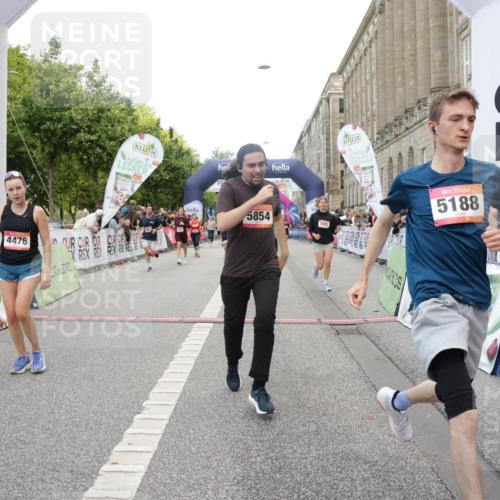 06.09.2026 - CURREX Alsterlauf Yannick Fuchs http://msf.ph/oto/10203145 06.09.2026 10:08:33 Ziel 2035, 2080, 2105, 2491, 3082, 3093, 3390, 3888, 3889, 4476, 4651, 5030, 5140, 5854, 6230 meine-sportfotos.de