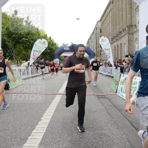 06.09.2026 - CURREX Alsterlauf Yannick Fuchs http://msf.ph/oto/10203179 06.09.2026 10:08:33 Ziel 2035, 2080, 2105, 2491, 3082, 3093, 3390, 3888, 3889, 4476, 4651, 5030, 5140, 5854, 6230 meine-sportfotos.de