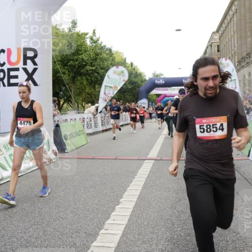 06.09.2026 - CURREX Alsterlauf Yannick Fuchs http://msf.ph/oto/10203278 06.09.2026 10:08:34 Ziel 2035, 2105, 2491, 3082, 3093, 3888, 3889, 4476, 4651, 5030, 5140, 5233, 5550, 5854, 6230 meine-sportfotos.de