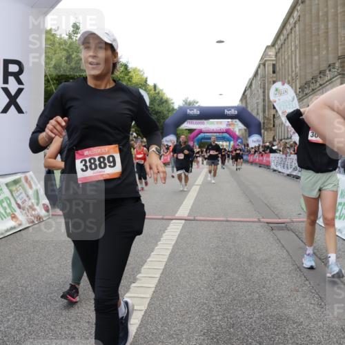 06.09.2026 - CURREX Alsterlauf Yannick Fuchs http://msf.ph/oto/10203482 06.09.2026 10:08:36 Ziel 2105, 2491, 3082, 3093, 3482, 3836, 3888, 3889, 4185, 4476, 4651, 5030, 5140, 5233, 5319, 5550, 5854, 6230 meine-sportfotos.de
