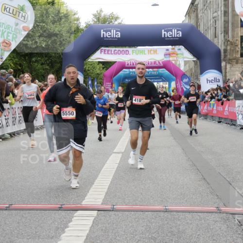 06.09.2026 - CURREX Alsterlauf Yannick Fuchs http://msf.ph/oto/10203576 06.09.2026 10:08:38 Ziel 2450, 2487, 2491, 2580, 3082, 3482, 3836, 3888, 3889, 4185, 4476, 4651, 5140, 5233, 5319, 5550, 5854, 8089 meine-sportfotos.de