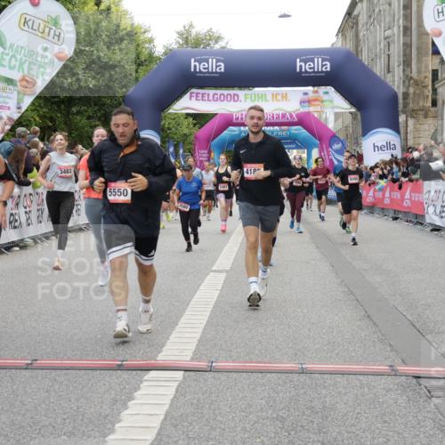 06.09.2026 - CURREX Alsterlauf Yannick Fuchs http://msf.ph/oto/10203595 06.09.2026 10:08:38 Ziel 2450, 2487, 2491, 2580, 3082, 3482, 3836, 3888, 3889, 4185, 4476, 4651, 5140, 5233, 5319, 5550, 5854, 8089 meine-sportfotos.de