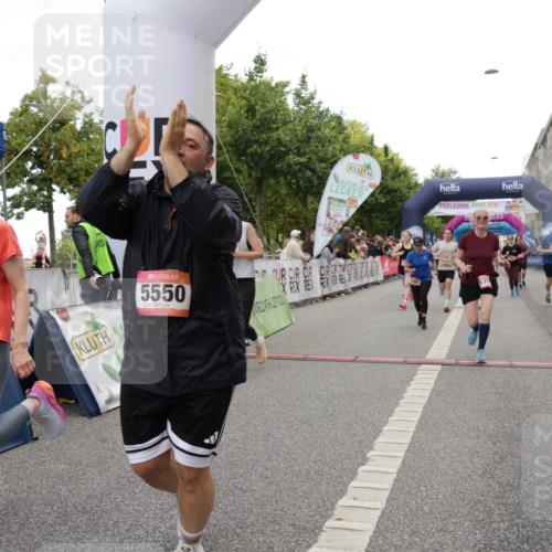 06.09.2026 - CURREX Alsterlauf Yannick Fuchs http://msf.ph/oto/10203959 06.09.2026 10:08:41 Ziel 2374, 2450, 2487, 2491, 2580, 3082, 3086, 3400, 3482, 3836, 3888, 3889, 4115, 4129, 4185, 4233, 4651, 5130, 5140, 5233, 5319, 5550, 5985, 8089 meine-sportfotos.de