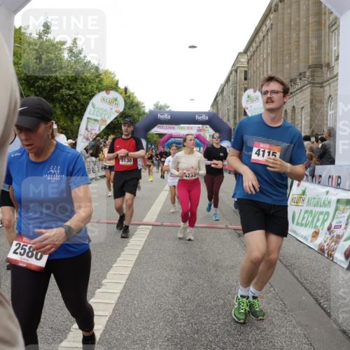06.09.2026 - CURREX Alsterlauf Yannick Fuchs http://msf.ph/oto/10204371 06.09.2026 10:08:45 Ziel 2374, 2450, 2487, 2580, 3086, 3400, 3482, 3540, 3811, 3812, 3836, 4115, 4129, 4185, 4233, 5130, 5233, 5319, 5550, 5985, 8089 meine-sportfotos.de