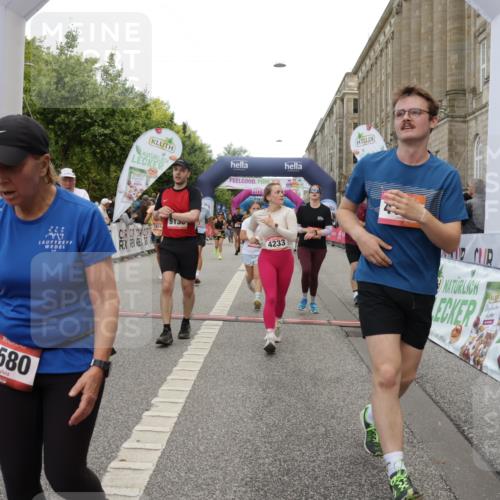 06.09.2026 - CURREX Alsterlauf Yannick Fuchs http://msf.ph/oto/10204400 06.09.2026 10:08:45 Ziel 2374, 2450, 2487, 2580, 3086, 3400, 3482, 3540, 3811, 3812, 3836, 4115, 4129, 4185, 4233, 5130, 5233, 5319, 5550, 5985, 8089 meine-sportfotos.de