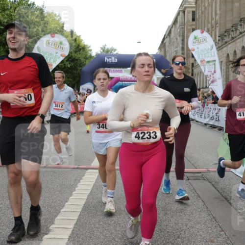 06.09.2026 - CURREX Alsterlauf Yannick Fuchs http://msf.ph/oto/10204504 06.09.2026 10:08:46 Ziel 2374, 2450, 2487, 2580, 3086, 3400, 3482, 3540, 3811, 3812, 3836, 4115, 4129, 4185, 4233, 4746, 5130, 5233, 5319, 5367, 5550, 5985, 8089 meine-sportfotos.de