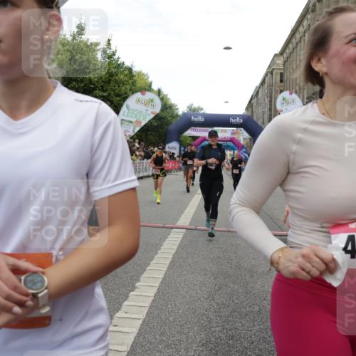 06.09.2026 - CURREX Alsterlauf Yannick Fuchs http://msf.ph/oto/10204594 06.09.2026 10:08:48 Ziel 2374, 2450, 2487, 2580, 3086, 3400, 3540, 3811, 3812, 4115, 4129, 4233, 4274, 4746, 5125, 5130, 5319, 5367, 5985, 8089 meine-sportfotos.de