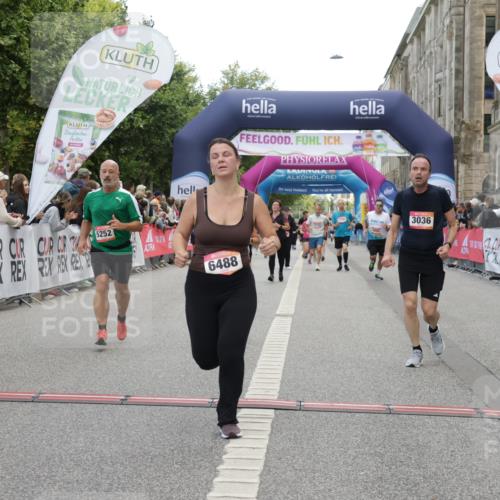 06.09.2026 - CURREX Alsterlauf Yannick Fuchs http://msf.ph/oto/10205894 06.09.2026 10:08:57 Ziel 2777, 3036, 4274, 4738, 4746, 5125, 5252, 5367, 5742, 6116, 6488, 8055 meine-sportfotos.de